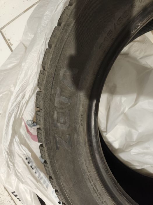 Продается зимние  шипованные шины бу