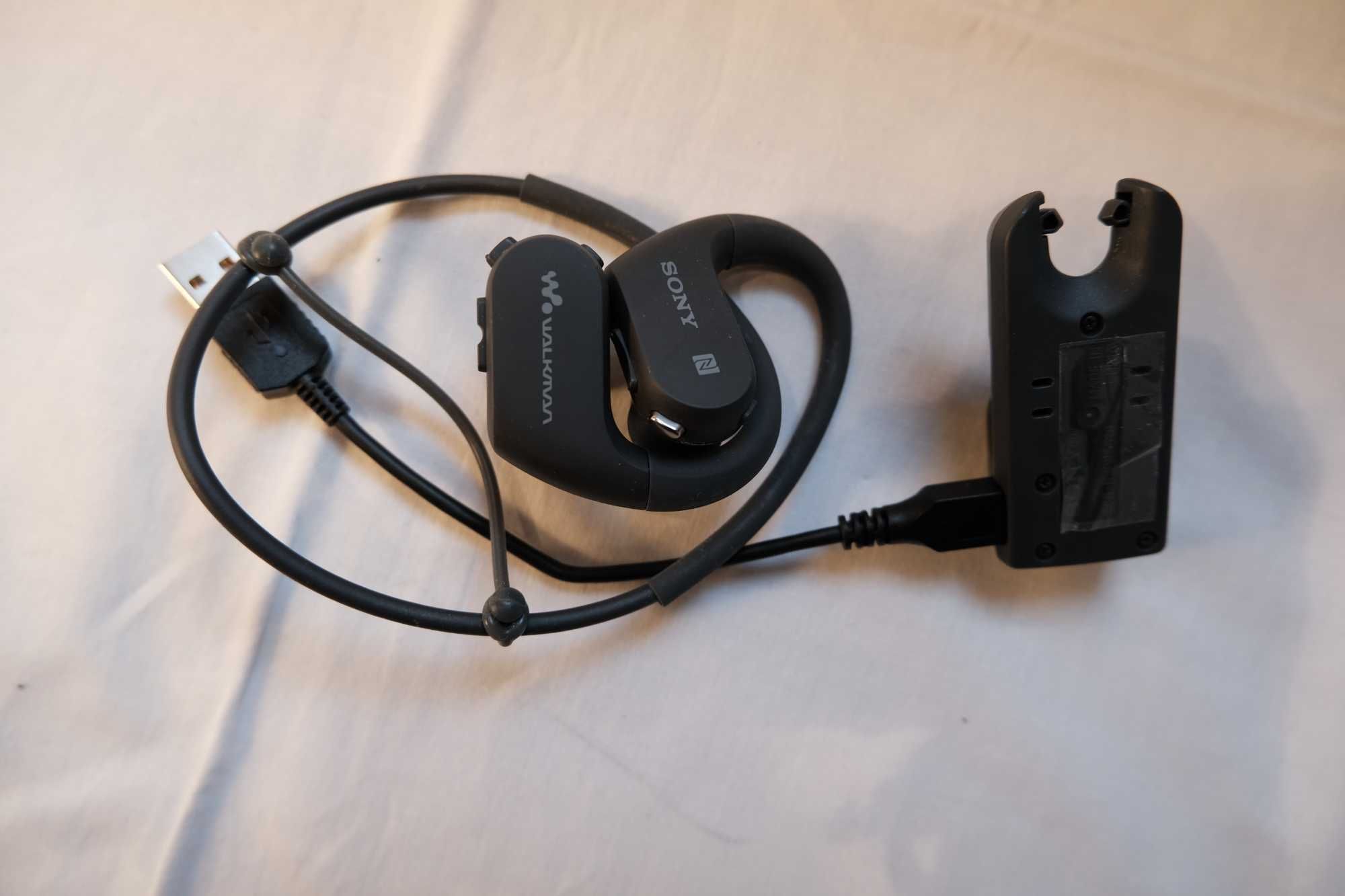 MP3 Player sport Sony Walkman NWWS623B, 4GB, rezistent la apa, gri