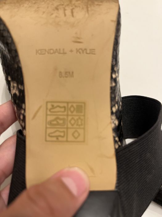 Дамски обивки KENDALL + KYLIE