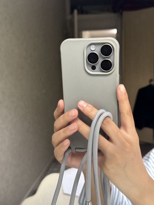 Чехол Iphone 15 pro max со шнуром серый