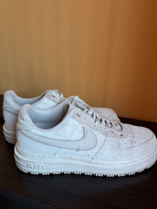 NIKE Air Force 1 Luxe