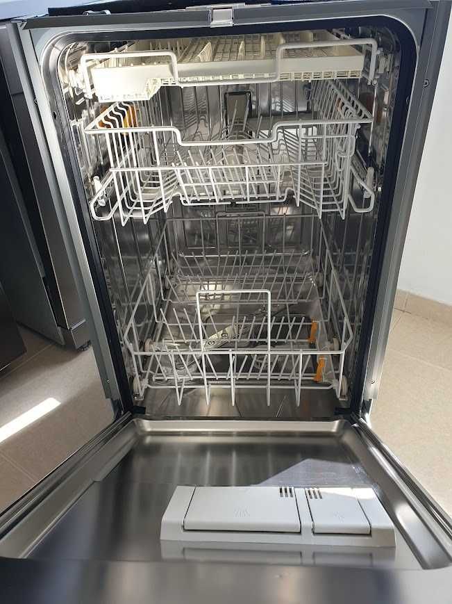 45см - Inox Miele Auto Open Съдомиялна - Частично Вграждане - Тясна