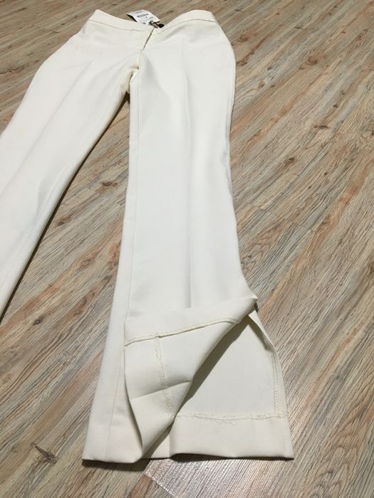 Pantaloni crem Zara usor evazati