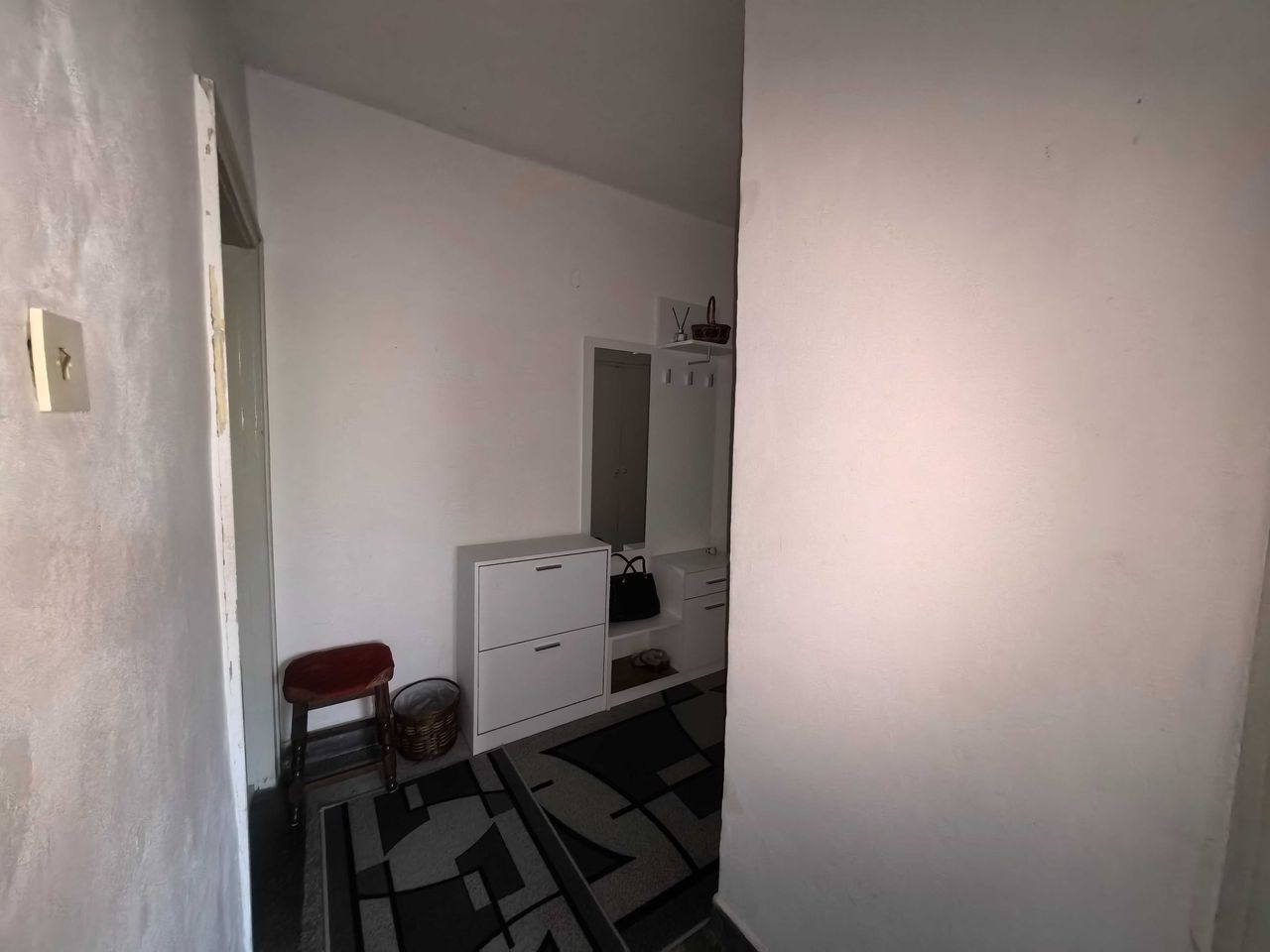 Продава се Двустаен апартамент в Ямбол, Център - 65 кв.м за 1416 €/кв.м - Снимка #1