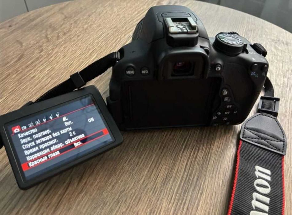 Фотоаппарат Canon EOS700D