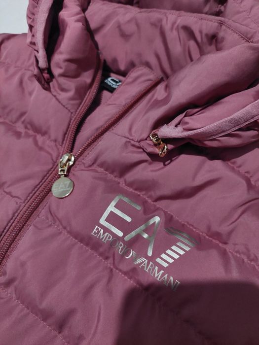 Vând geaca Emporio Armani,EA7,marime S ,roz pudra,nu tommy,nu Ck