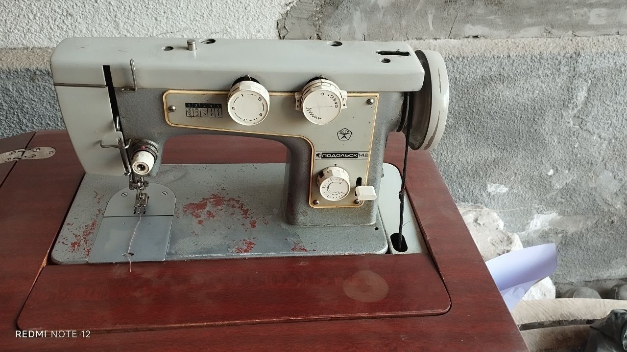 Podolsk tikuv mashinkasi.