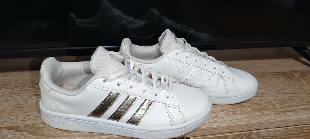Adidas mărimea 37
