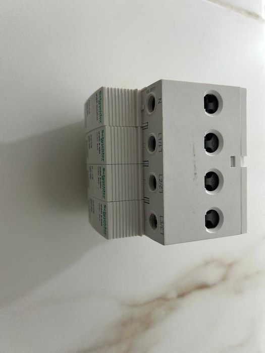 Protecție supratensiune iPRD8 3P+N 350V – Schneider