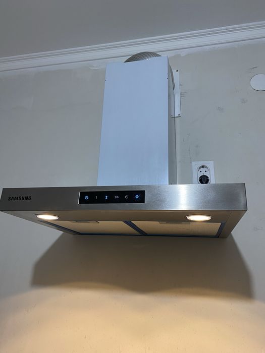 Продам кухонную вытяжку