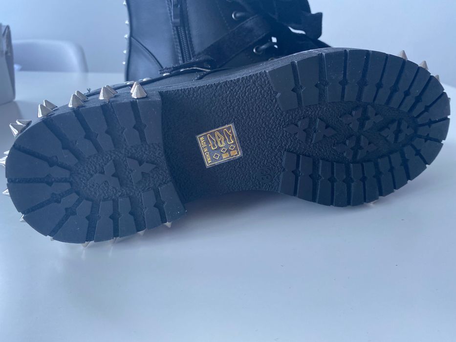 Дамски боти с капси 38