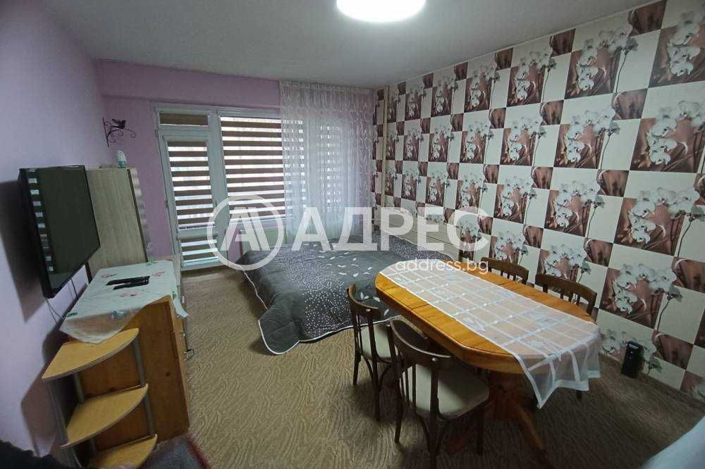 Под наем двустаен апартамент в центъра на града