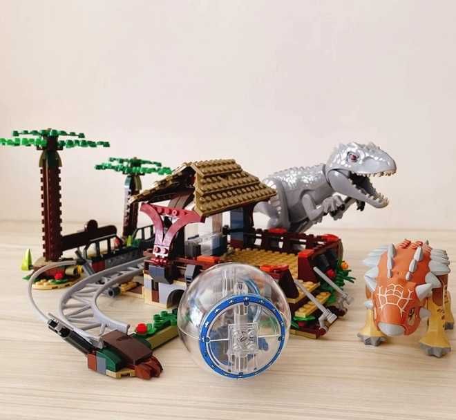 Set Tip lego Jurassic girosfera Dinozaur Indominus Rex 75941