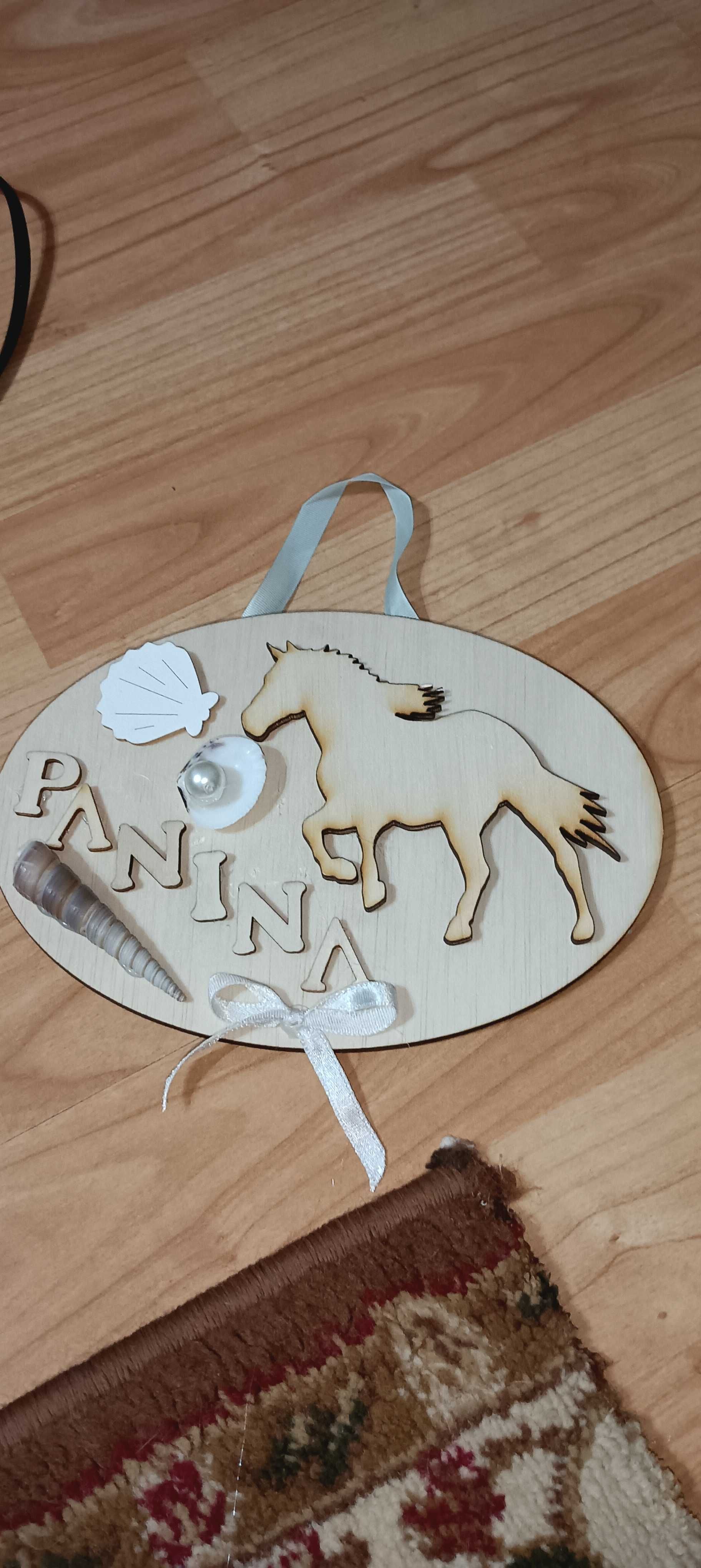 Vând potcoave decorative și semne de boxă