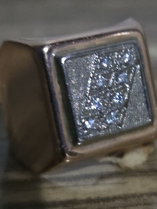 Тилла олмос узук