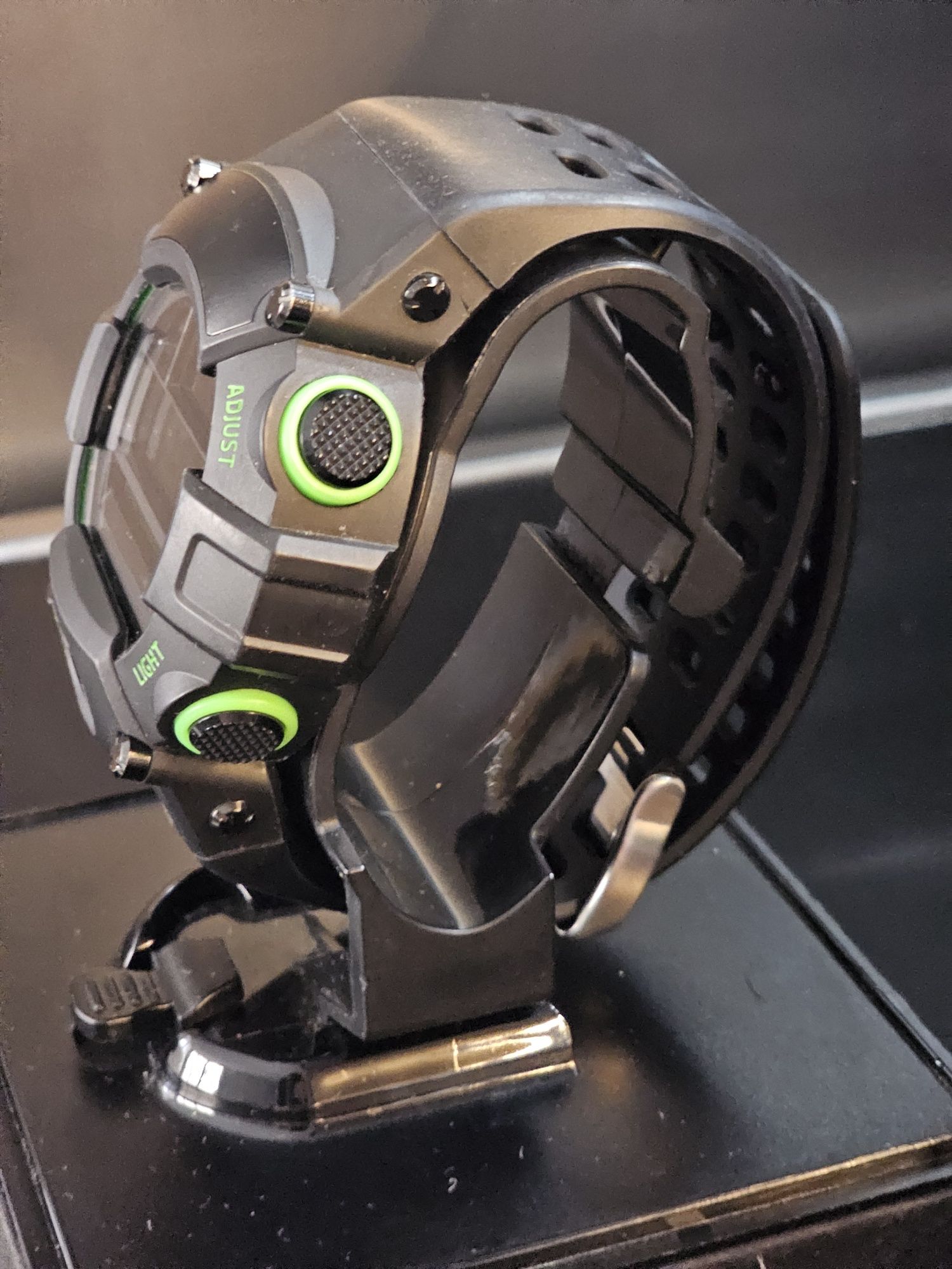 Часовник Razer Nabu