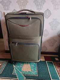 Продам зелёный чемодан в отличном состоянии
