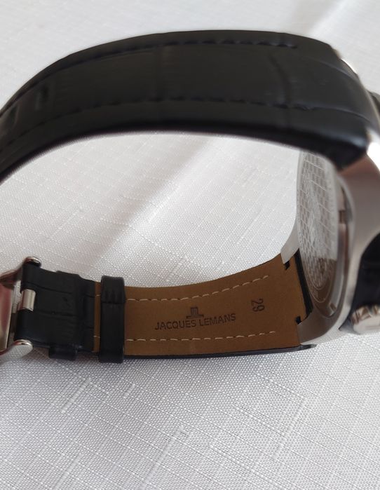 Продавам мъжки часовник Jacques Lemans