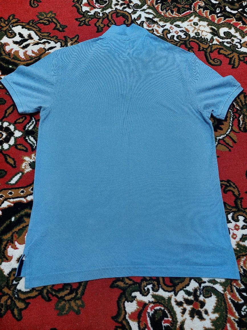 Продаю хорошую мужскую футболку фирмы Levi's