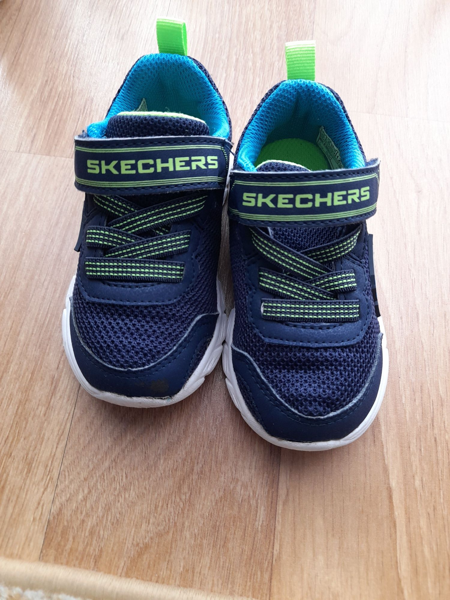 Skechers mărimea 22