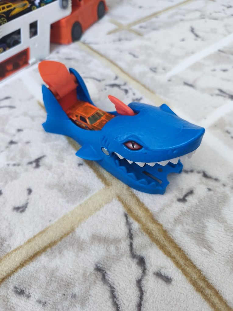 Изстрелвачка- Акула "Hot wheels"City с количка Stockar