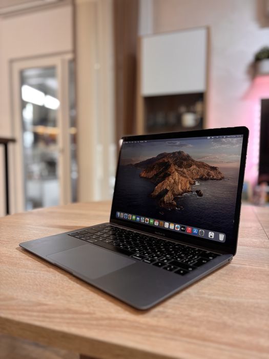 Macbook Air 13 8gb ram Перфектен, оригинално зарядно