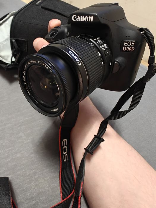 Canon dsrl  eos 1300d impecabil