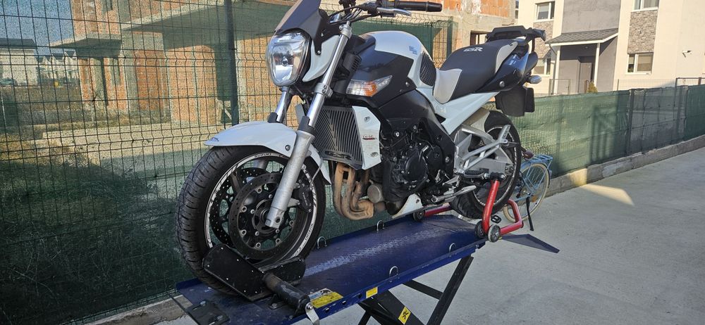 SUZUKI GSR 600 2007