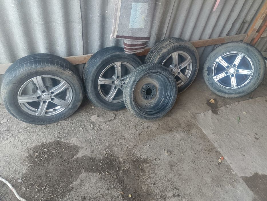 Продам шины размер 16 зимние