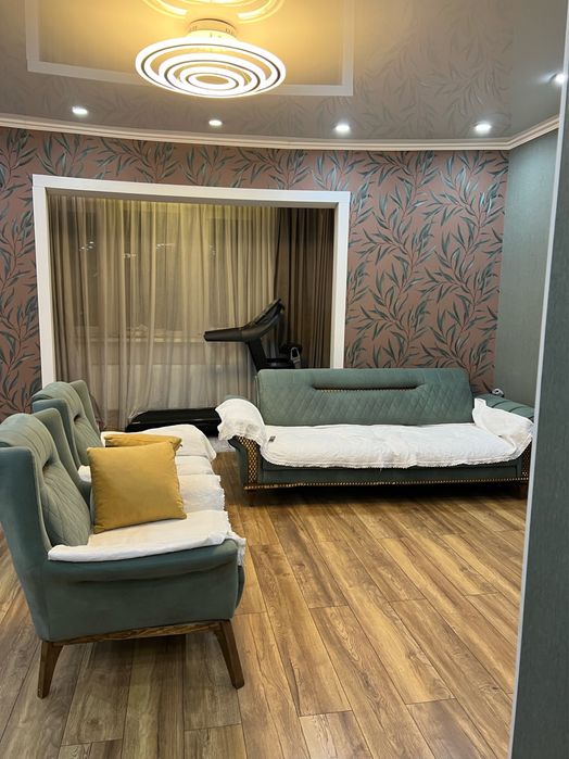 диван классика с двумя креслами