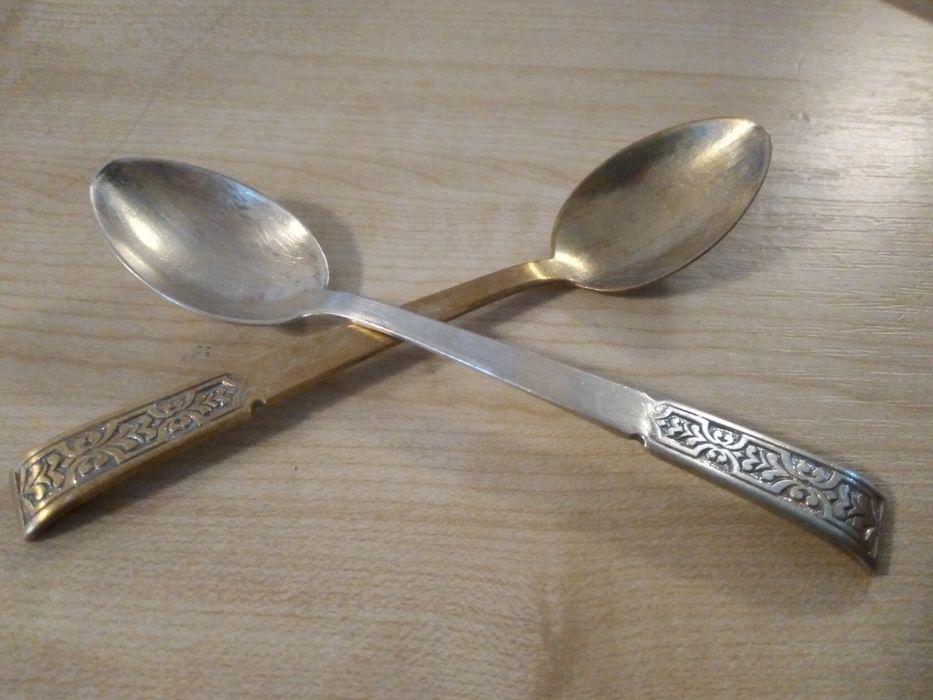 Продам советские стариные серебряные чайные ложки