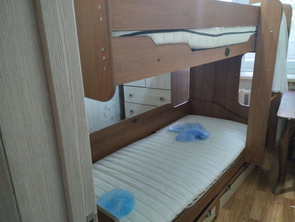 Продам двухярустную кровать