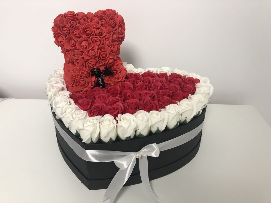 Cutie in forma de inima cu ursulet pret 250 lei