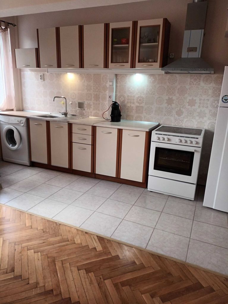 Дава се под наем Тристаен апартамент в Варна, Център - 80 кв.м за 612 € - Снимка #5