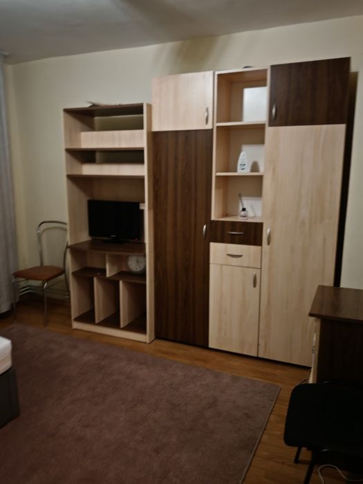 Închiriez garsonieră