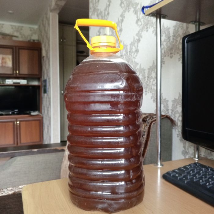 Продаётся урджарскмй горный мёд разнотравье 2.500 тенге за 1 кг писать