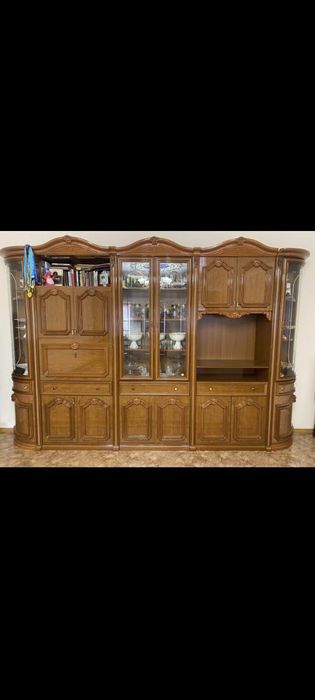 Мебель вдоль стены, стенка