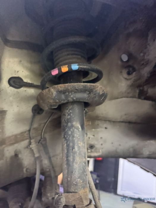 Set suspensie, arcuri elicoidale / amortizoare fata VOLKSWAGEN GOLF VI 5K1_ 2008 - 2012 TDi BlueMotion CAYC KYB