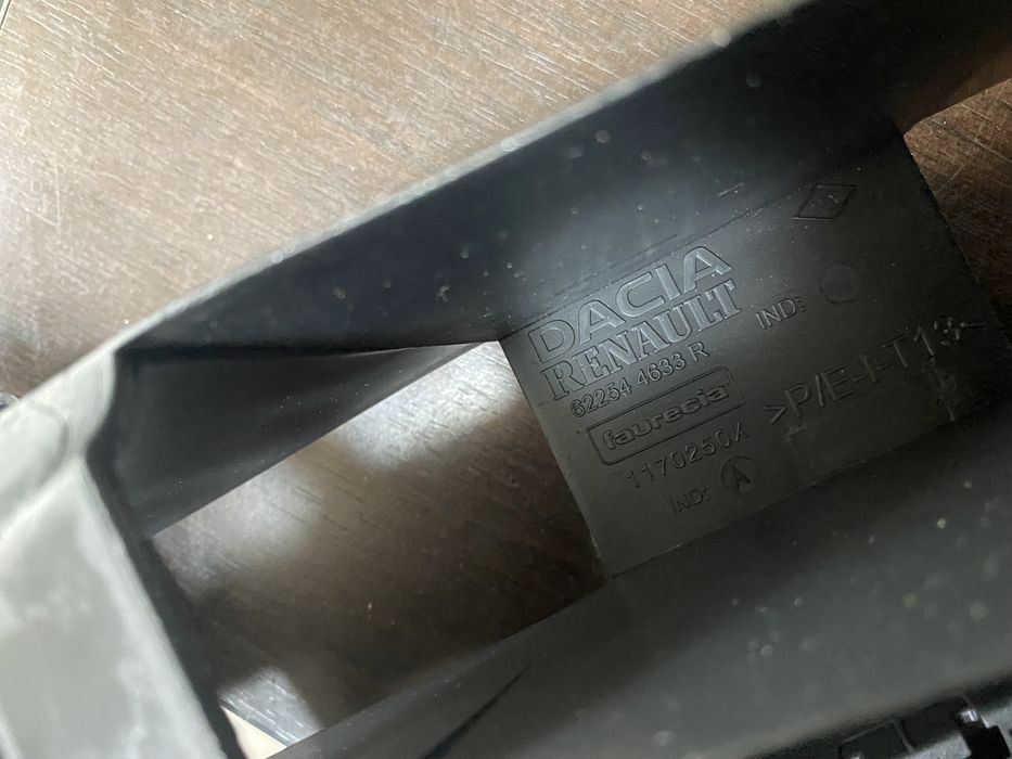 Grila inferioara bara fata Dacia Logan an 2012-2017 NOUA ORIGINALA