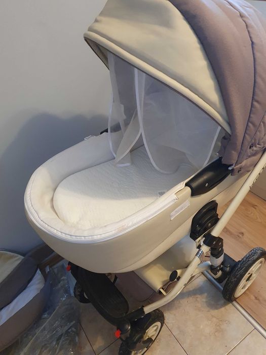 продавам бебешка количка