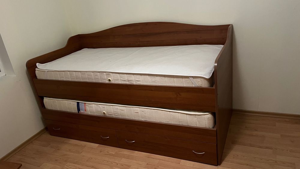 легла  с матраци