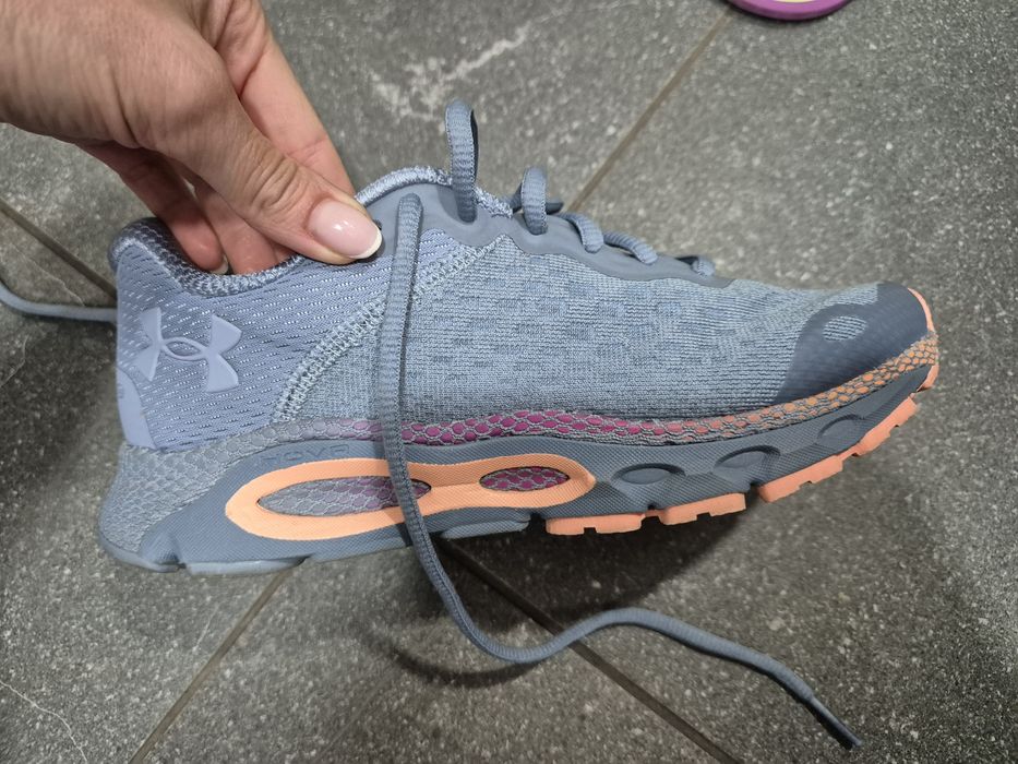 Маратонки underarmour hovr infinite, 35.5 номер