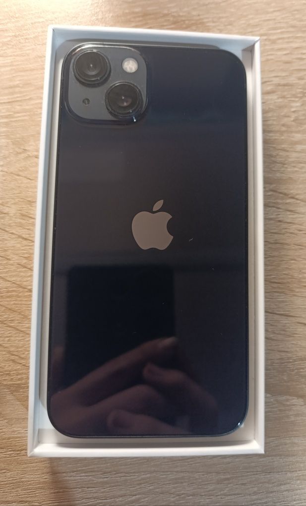 Iphone 13 5G (128GB) + Безжични слушалки + аксесоари