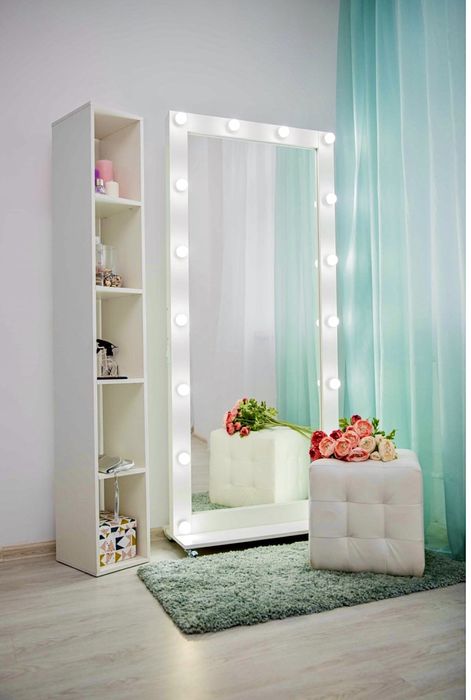 Зеркало с подсветкой , стеллаж