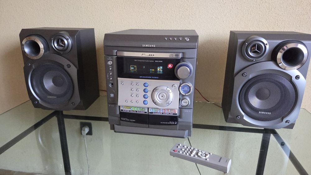 Vând combina Samsung CD mp3, radio, AUX, stare foarte bună