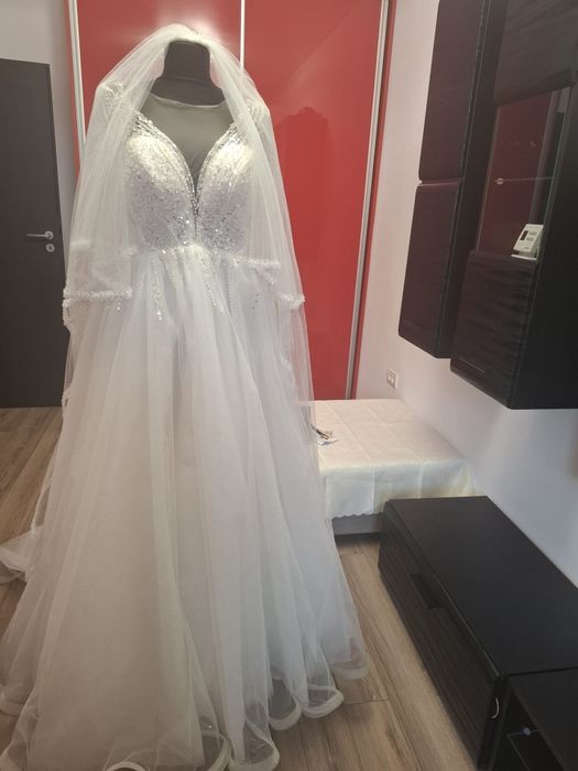 Vând rochie mireasă 1800 lei negociabil