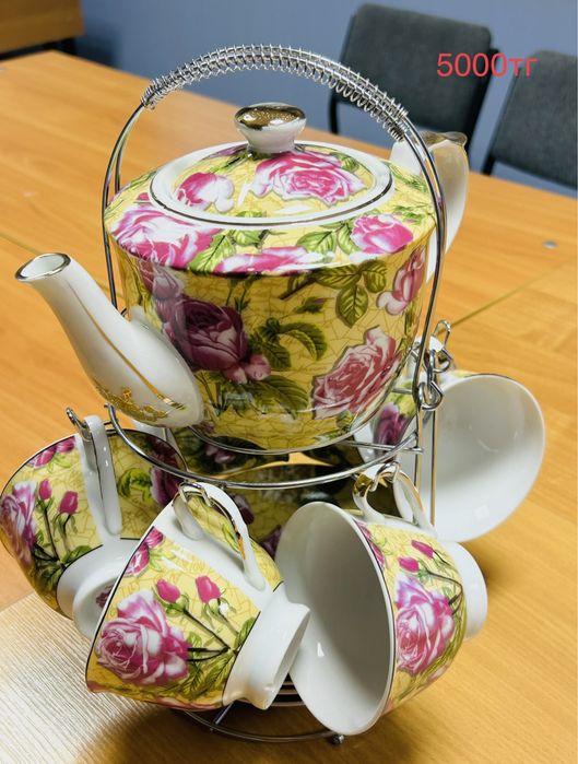 Столовую посуду продам