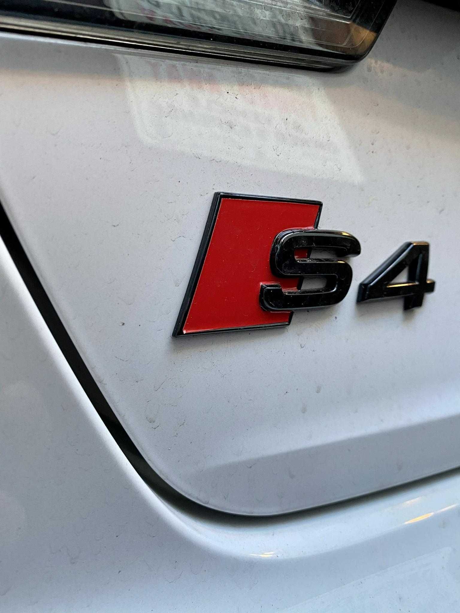 емблема Audi S4 S line 4 A4 емблема за багажник черен гланц