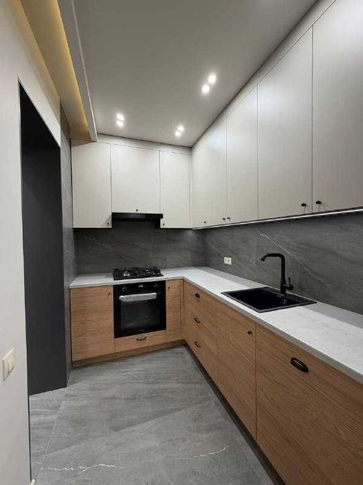 Продается 4-х комнатная квартира на Ц-13. Евро ремонт. Вторичный фонд