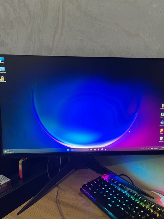 Продавам геймърски монитор - Dell Alienware AW2518HF, 1ms, 240Hz